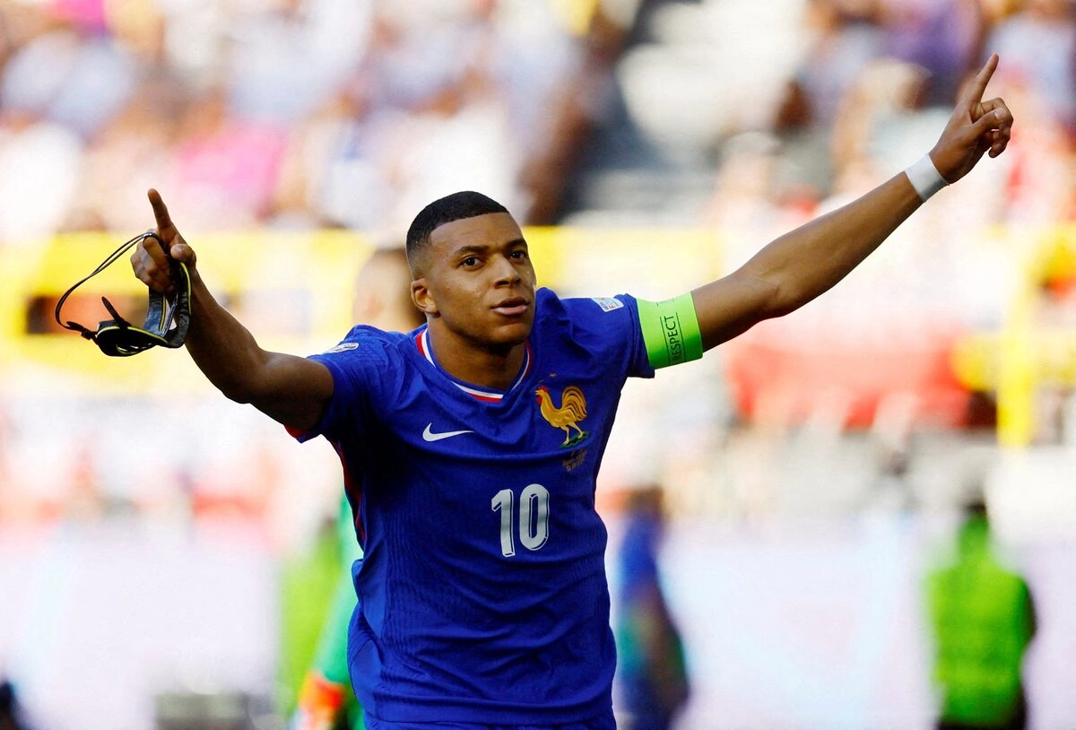 Platini khuyên Mbappe tránh chính trị để giữ hình ảnh toàn cầu - hình ảnh - new88pg8.com Platini khuyên Mbappe tránh chính trị để giữ hình ảnh toàn cầu - hình ảnh - new88pg8.com