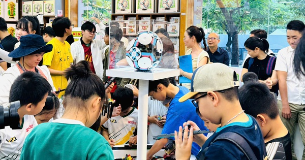 NEW88 baccarat và không gian World Cup 2026 sôi động tại nhà sách Fahasa TP.HCM - hình ảnh - new88pg8.com NEW88 baccarat và không gian World Cup 2026 sôi động tại nhà sách Fahasa TP.HCM - hình ảnh - new88pg8.com
