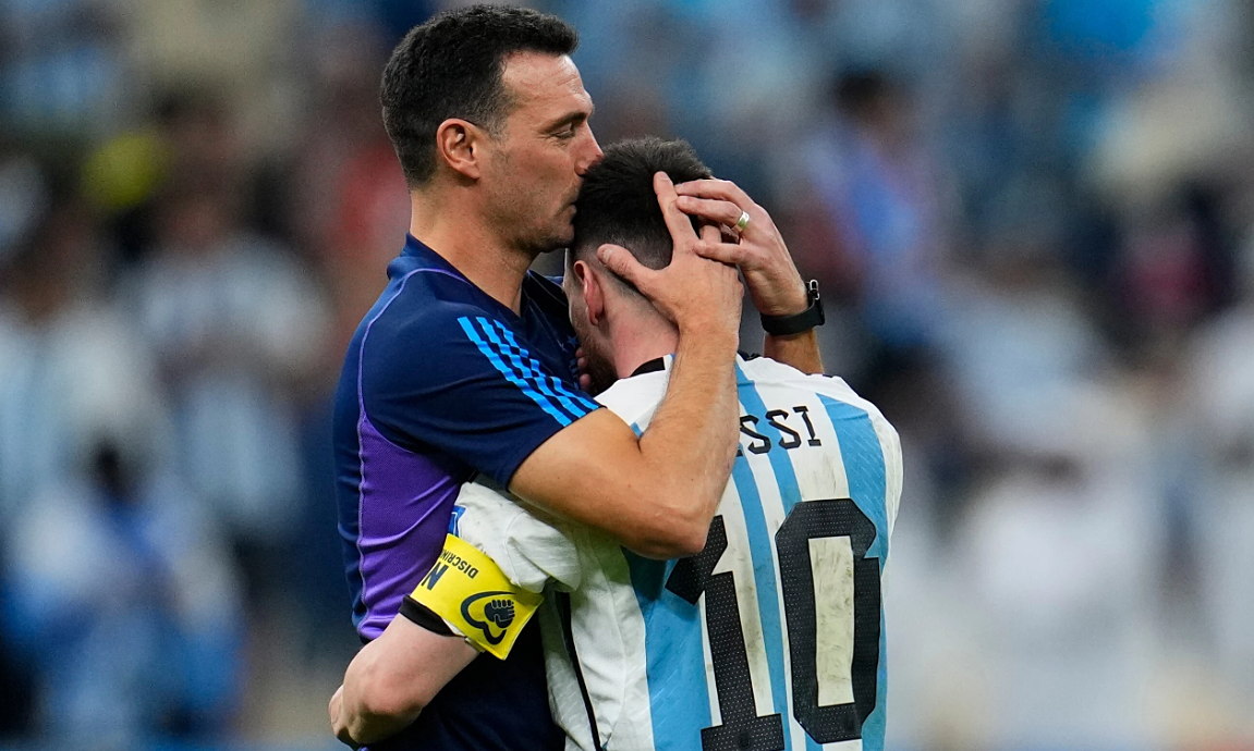 HLV Scaloni: ‘Trước khi ra quyết định, tôi luôn tham khảo Messi’ - hình ảnh - new88pg8.com