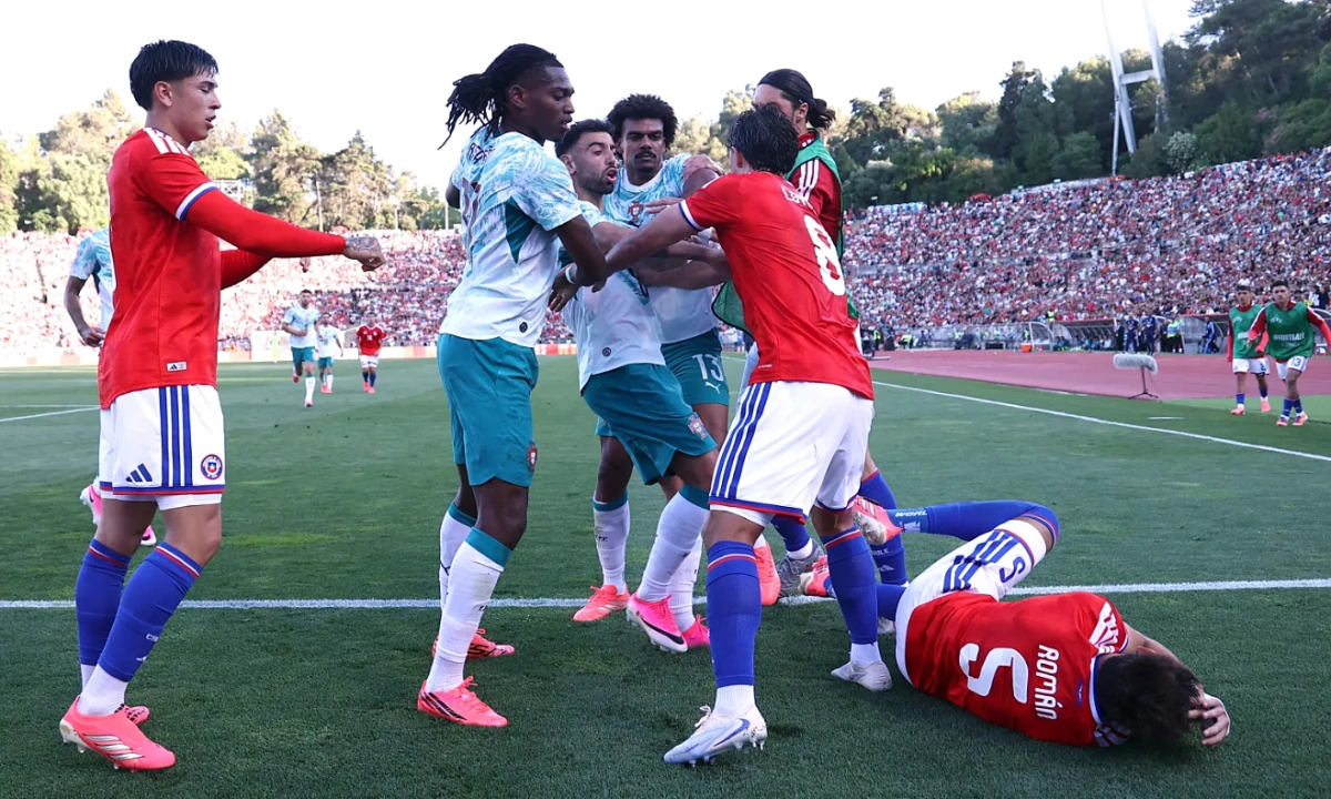 Tiền đạo Bồ Đào Nha tát đối thủ trong trận giao hữu trước World Cup - hình ảnh - new88pg8.com