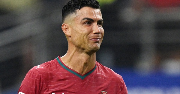 Ronaldo nghẹn ngào chia tay World Cup, ôm Yamal trong khoảnh khắc xúc động - hình ảnh - new88pg8.com Ronaldo nghẹn ngào chia tay World Cup, ôm Yamal trong khoảnh khắc xúc động - hình ảnh - new88pg8.com