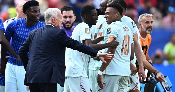 HLV Deschamps đi vào lịch sử World Cup: Mbappe – Dembele tái lập kỳ tích của Brazil: góc nhìn mới cho người chơi Việt - hình ảnh - new88pg8.com