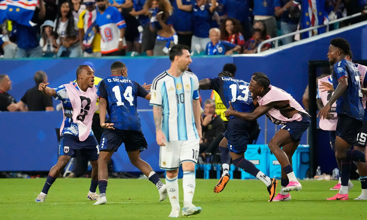 Henry và Ibrahimovic kêu gọi FIFA trao cup cho Cape Verde - hình ảnh - new88pg8.com Henry và Ibrahimovic kêu gọi FIFA trao cup cho Cape Verde - hình ảnh - new88pg8.com